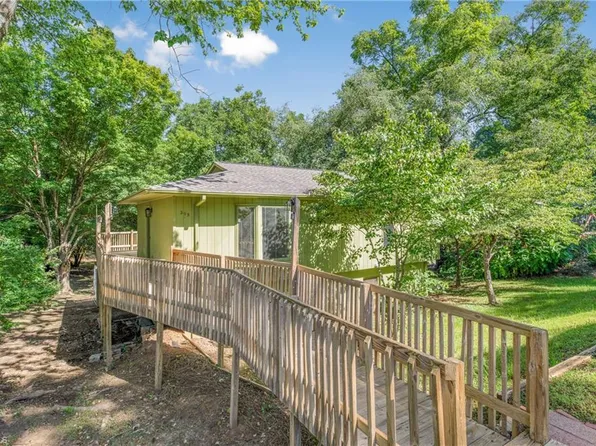 205 Moore St, Jamestown, NC 27282