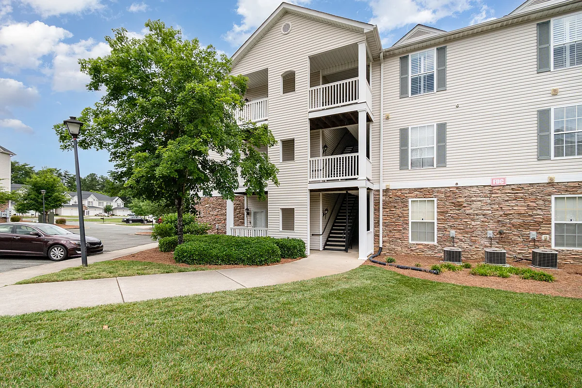 Building Photo - 3009 Winston Dr #90