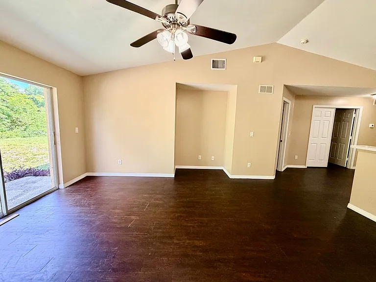 346 Bell Blvd S — Photo 17