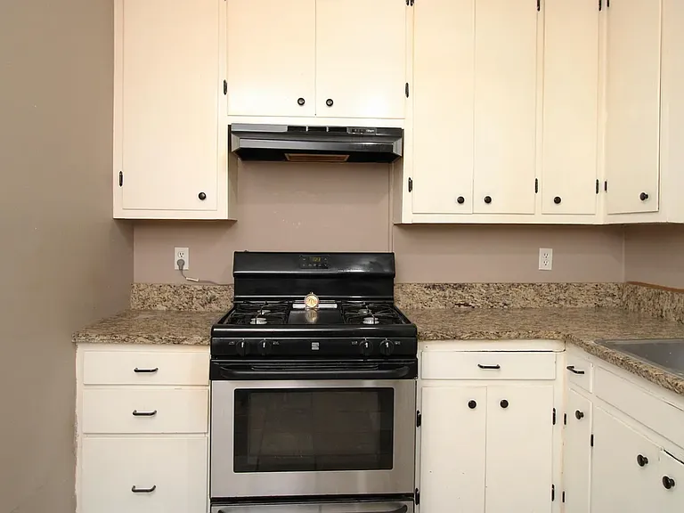 212 Goshen Ave — Photo 12