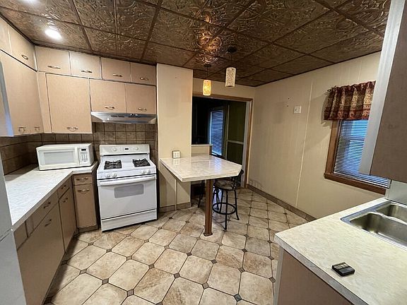 4th image of 4909 E 71st St