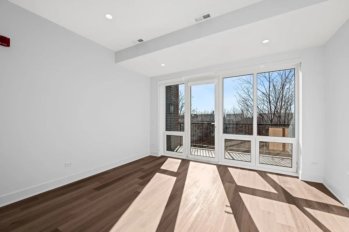 Building Photo - 1439 W Fillmore St #102