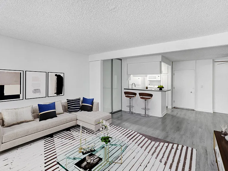 5830 Reseda Boulevard — Photo 13