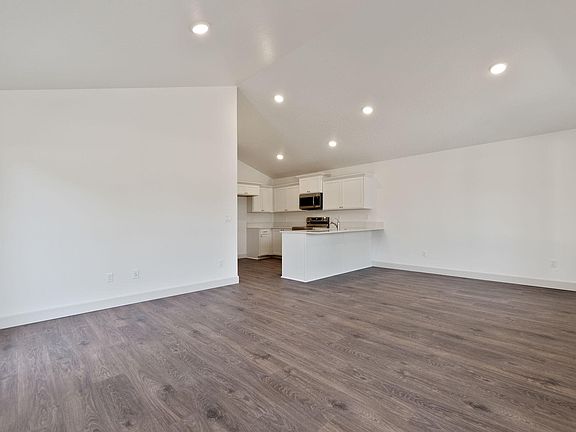 3rd image of 4110 SW Obsidian Pl #188