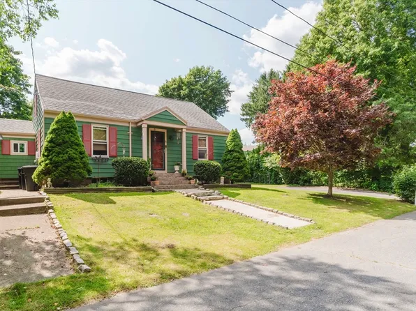 18 Norfolk Ave, Dartmouth, MA 02747