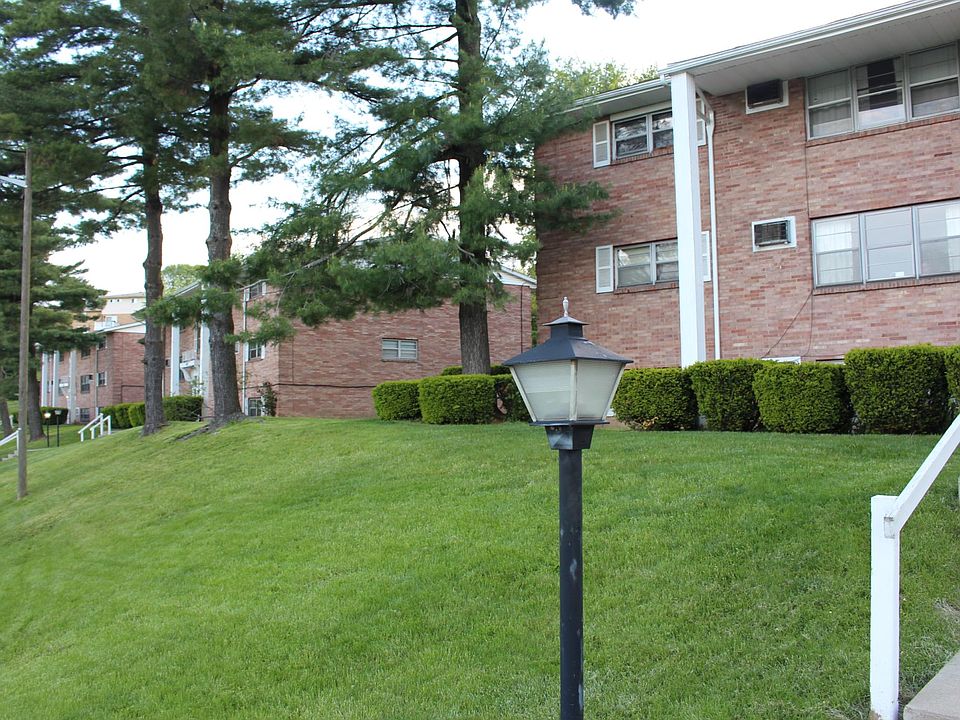 1st image of 401 Colonial Dr #7