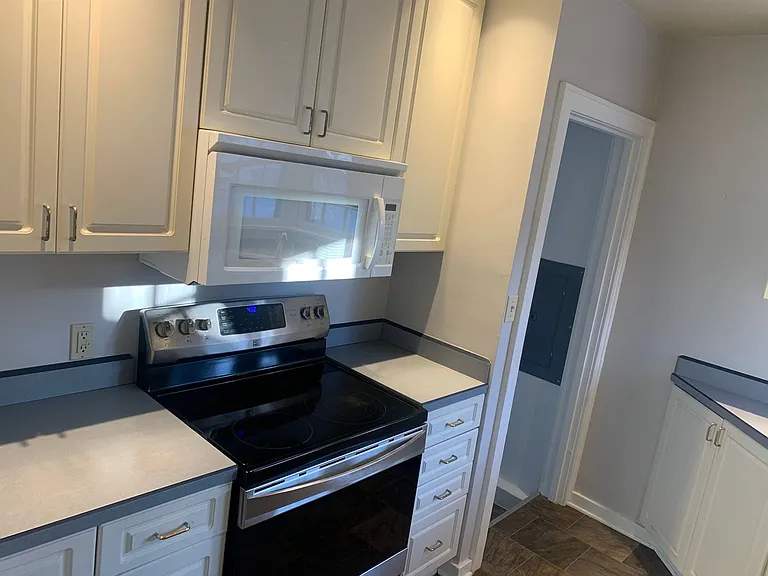 2208 Pine St — Photo 8