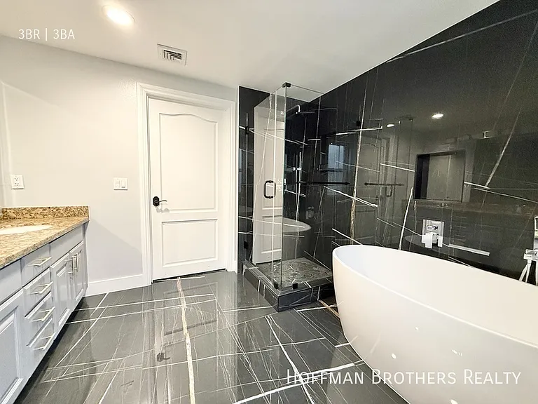 1135 Rexford Dr #102 — Photo 8