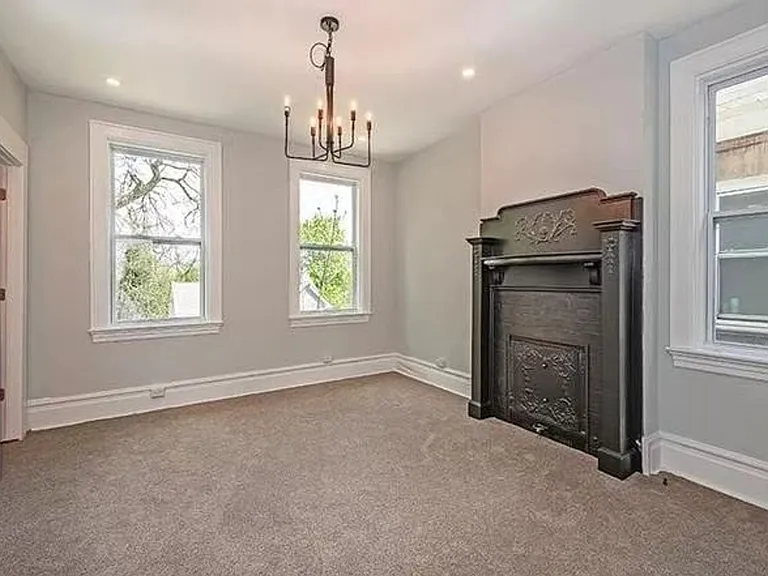 923 Adelaide St — Photo 16