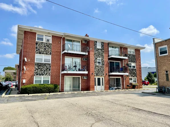 8310 47th St APT 3, Lyons, IL 60534