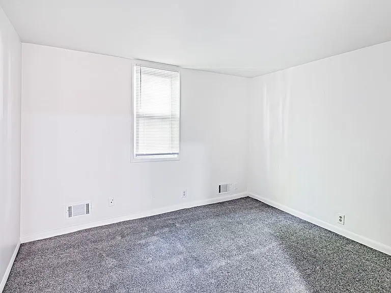 823 N Jackson St — Photo 9
