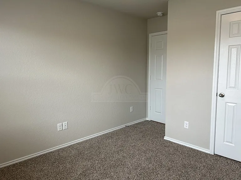 1319 Iron Horse Dr — Photo 13