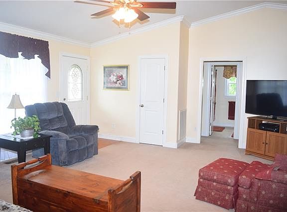 3rd image of 52 Glade Creek Dr