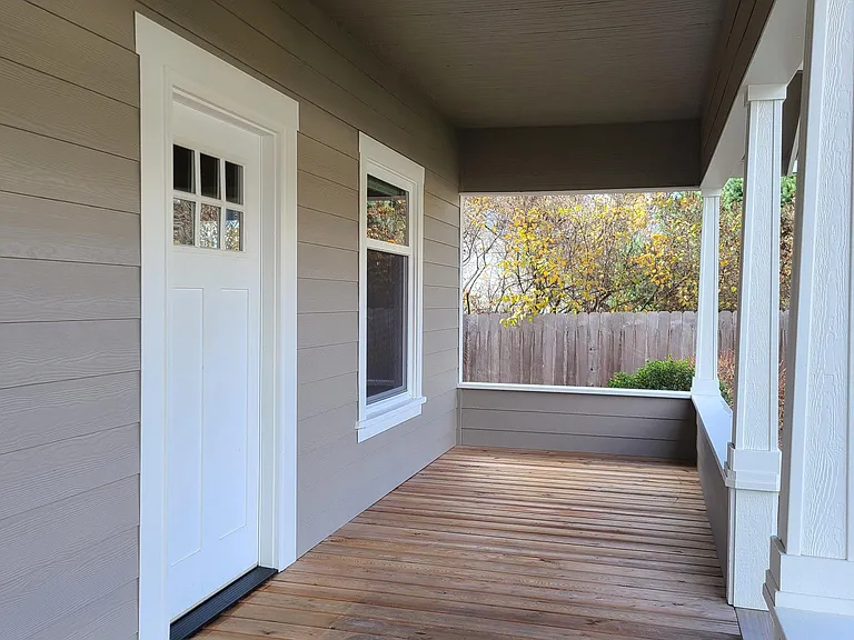 1111 SW Foundry St — Photo 2