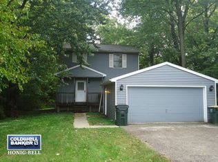 324 Willow Rd, Lakemoor, IL 60051