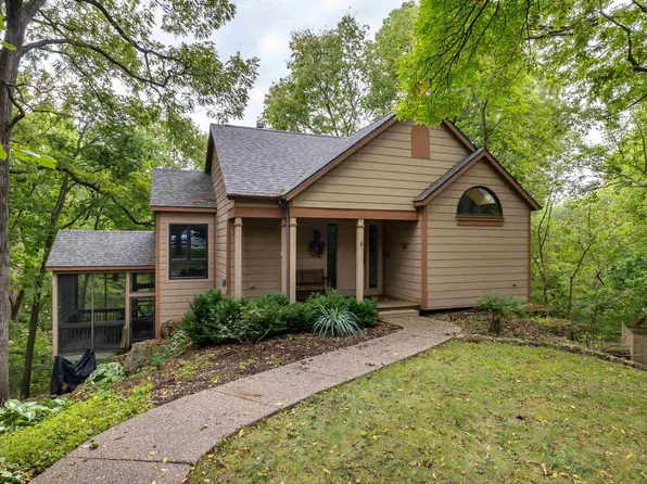 10 Woodway Ct, Galena, IL 61036