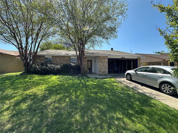 304 Long Canyon Dr, Mesquite, TX 75150
