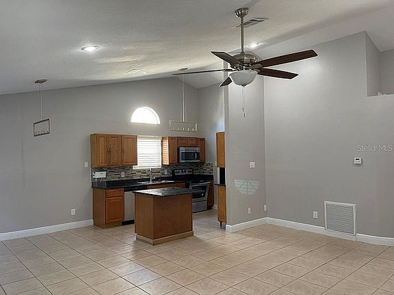 4th image of 1410 Tiverton Dr