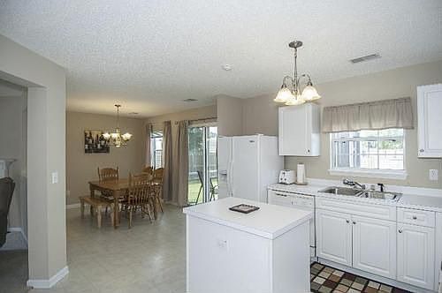 3rd image of 107 Creek Bend Dr