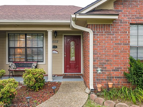2nd image of 1602 Hunter Hill Dr
