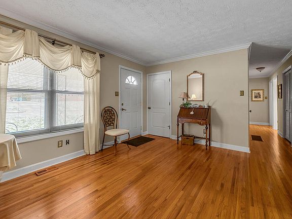 2nd image of 1120 Centurian Rd