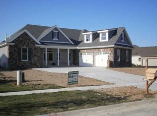 7027 Secluded Pines Ct, Maumee, OH 43537