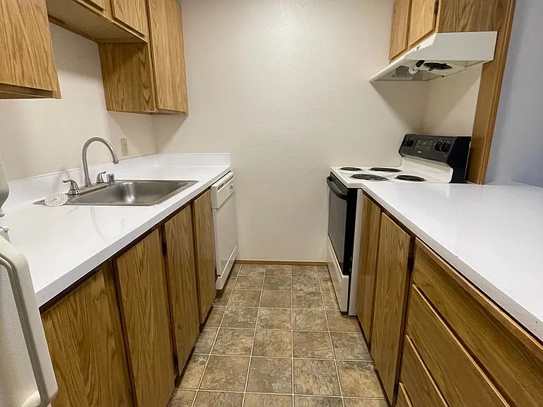 Kelly Anne Apartments — Photo 11