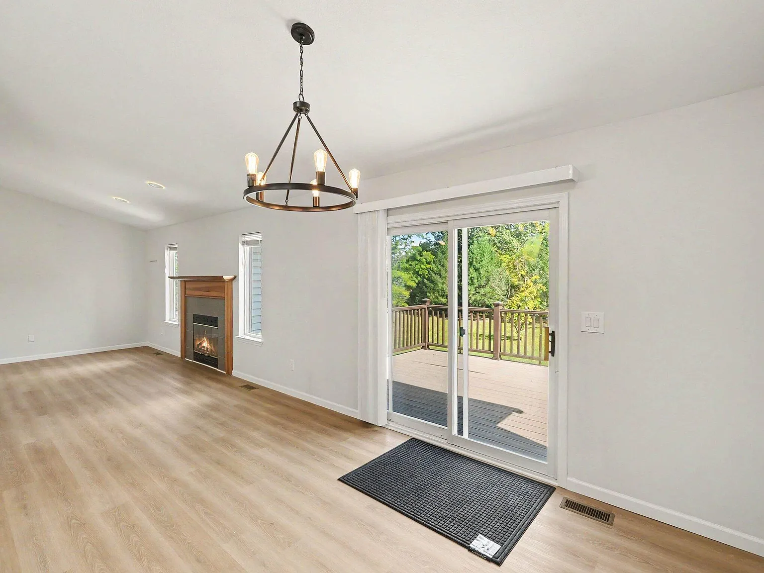 5 bed, 2.5 bath, 3149 sqft, $3,600 — Photo 3