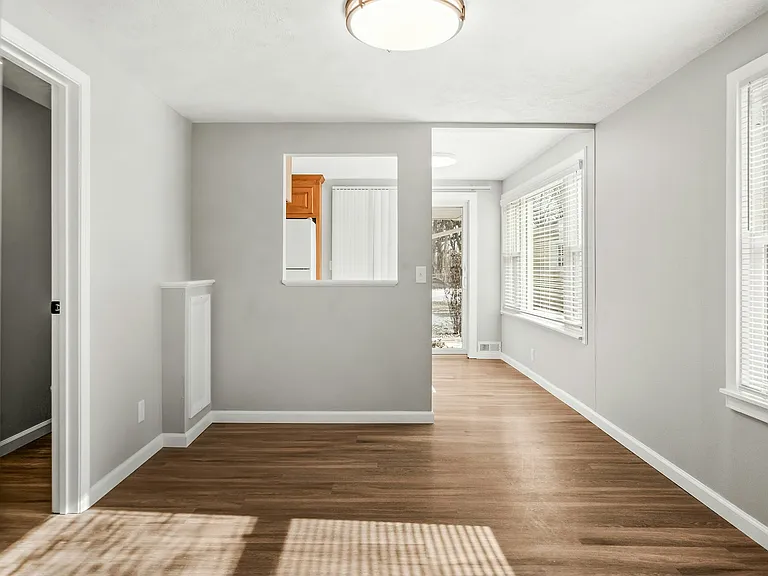 1508 Wilson St — Photo 17