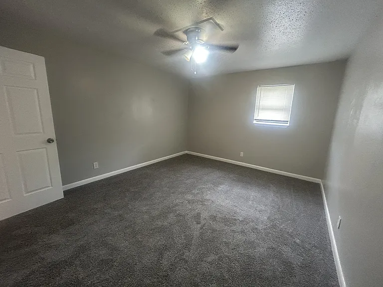 Oakridge Apts — Photo 10