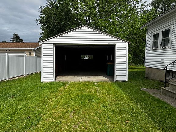 5th image of 927 S Vermillion St