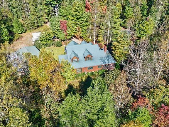 3rd image of 142 Creekview Dr