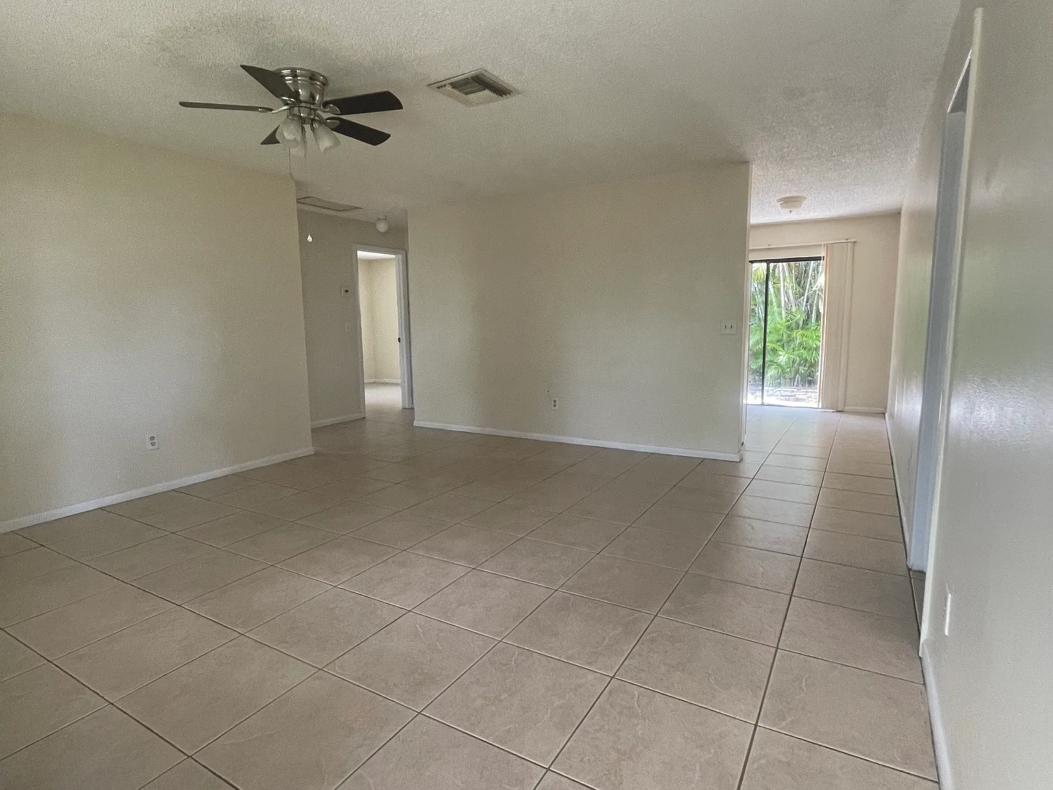 1639 Barbarie Ln — Photo 4