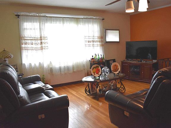 4th image of 19601 Pompeii Ave #2C