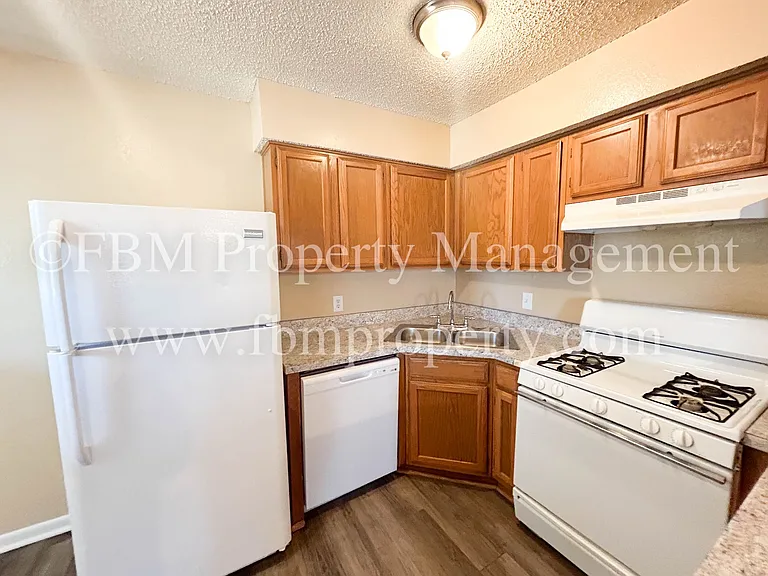 604 Walter Stephenson Rd #B — Photo 5