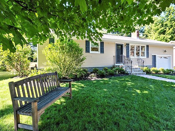 2nd image of 34 Dublin Dr