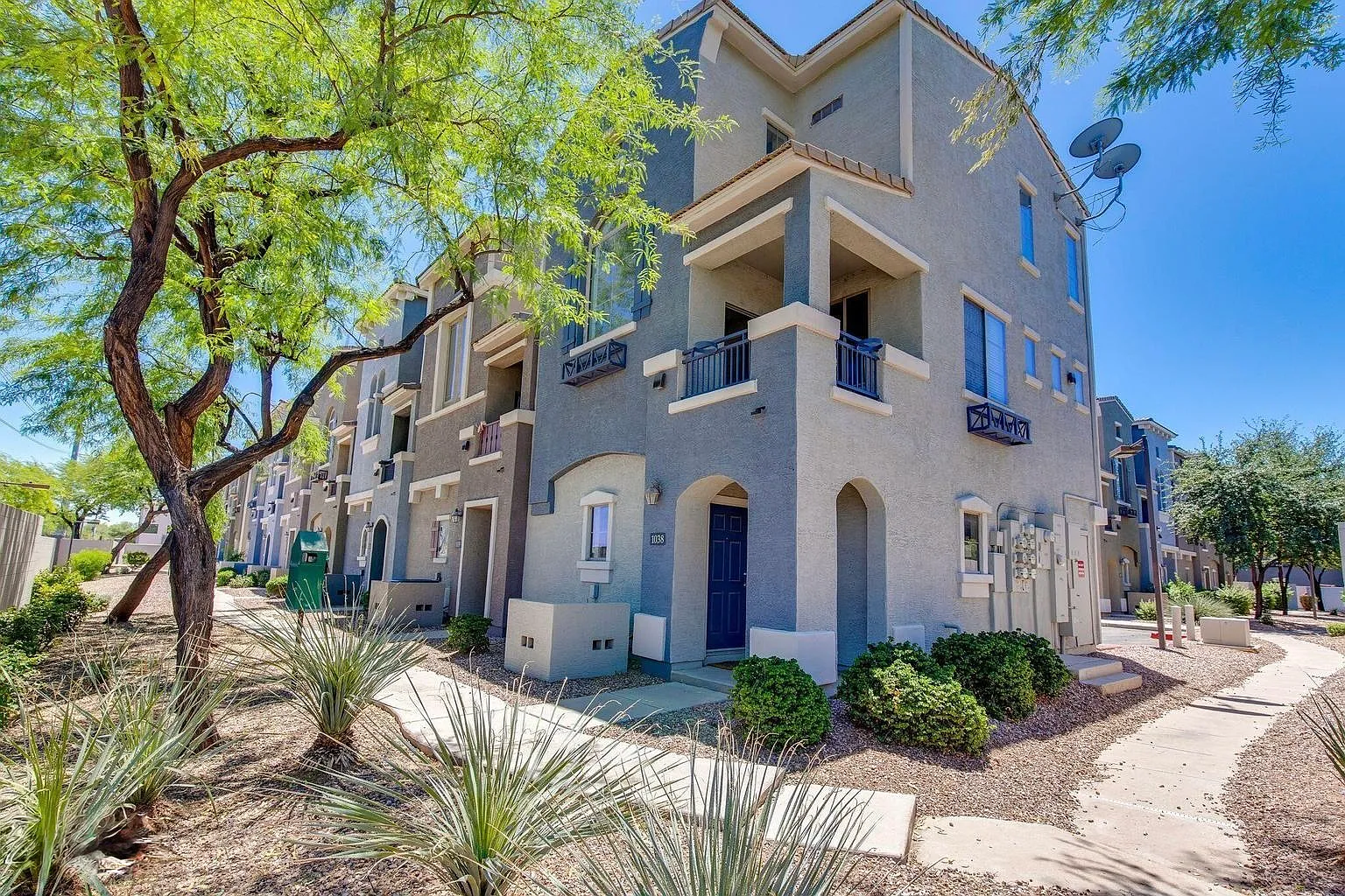 2 bed, 1100 sqft, $2,150 — Photo 4