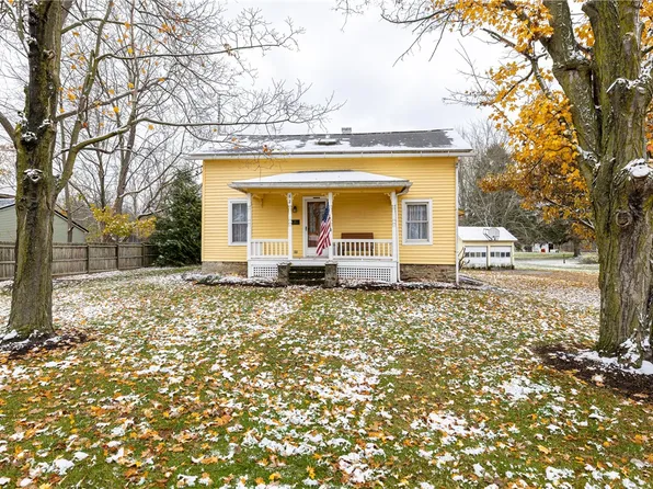 82 River St, Avon, NY 14414