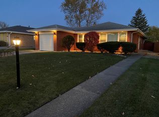 9107 National Ave, Morton Grove, IL