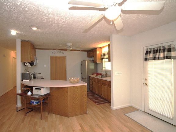 5th image of 724 Lower Quarry Rd