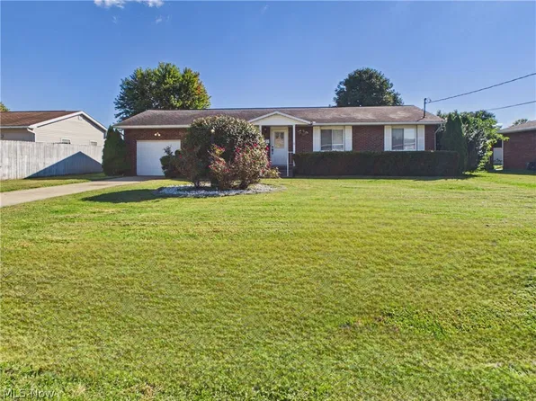 816 Campbell Dr, Belpre, OH 45714