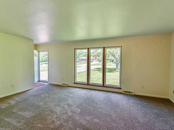 5th image of 1675 Huntington Dr