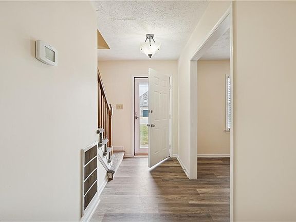 3rd image of 3 Kansas Ct