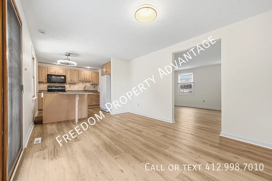 139 W Fair Meadows Dr - Canonsburg — Photo 2
