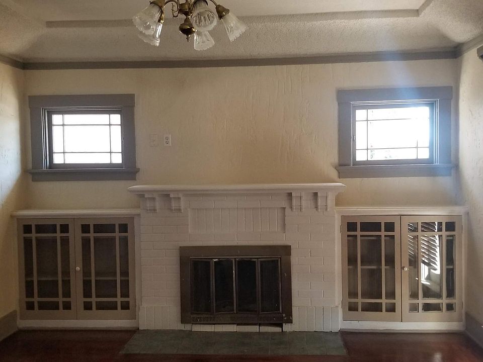 Living room/common area with fireplace