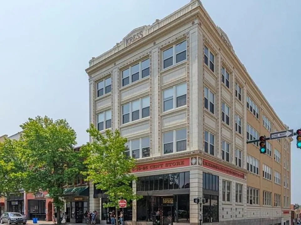 59C College St #407