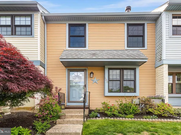 105 Rutledge Ct, North Wales, PA 19454