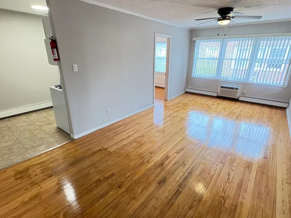 Parkwood WEST 1015, 1015 W 35th Ave #W206, Gary, IN 46408