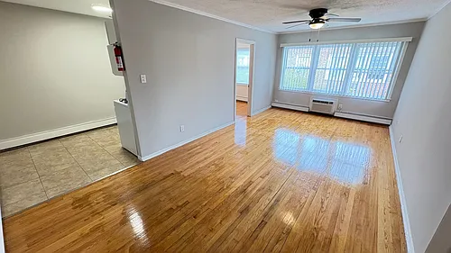 1015 W 35th Ave Photo 1