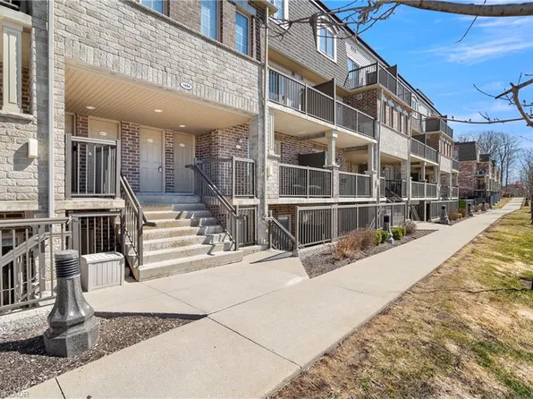 1684 Fischer Hallman Rd #D, Kitchener, ON N2R 0H6